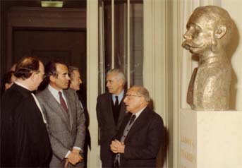 March 2nd 1984 - Inaugurating the bust of Ludovic Trarieux in the Bordeaux Law Courts on the occasion of the HRIBB creation with Robert Badinter, Minister of Justice, Daniel Mayer, President of the French Constitutional Court and Jacques Chaban-Delmas, Lord Mayor of Bordeaux